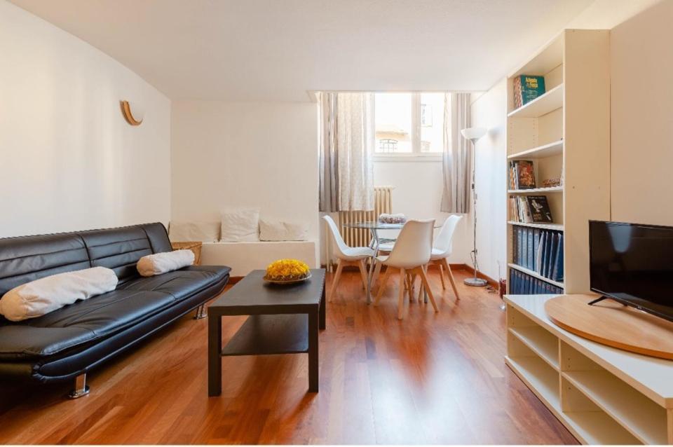Yourvacanza Navigli Loft Apartamento Milão Exterior foto